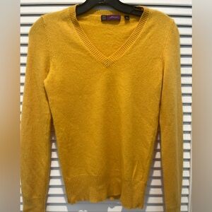 Beautiful Saks Fifth Avenue V-Neck Cashmere